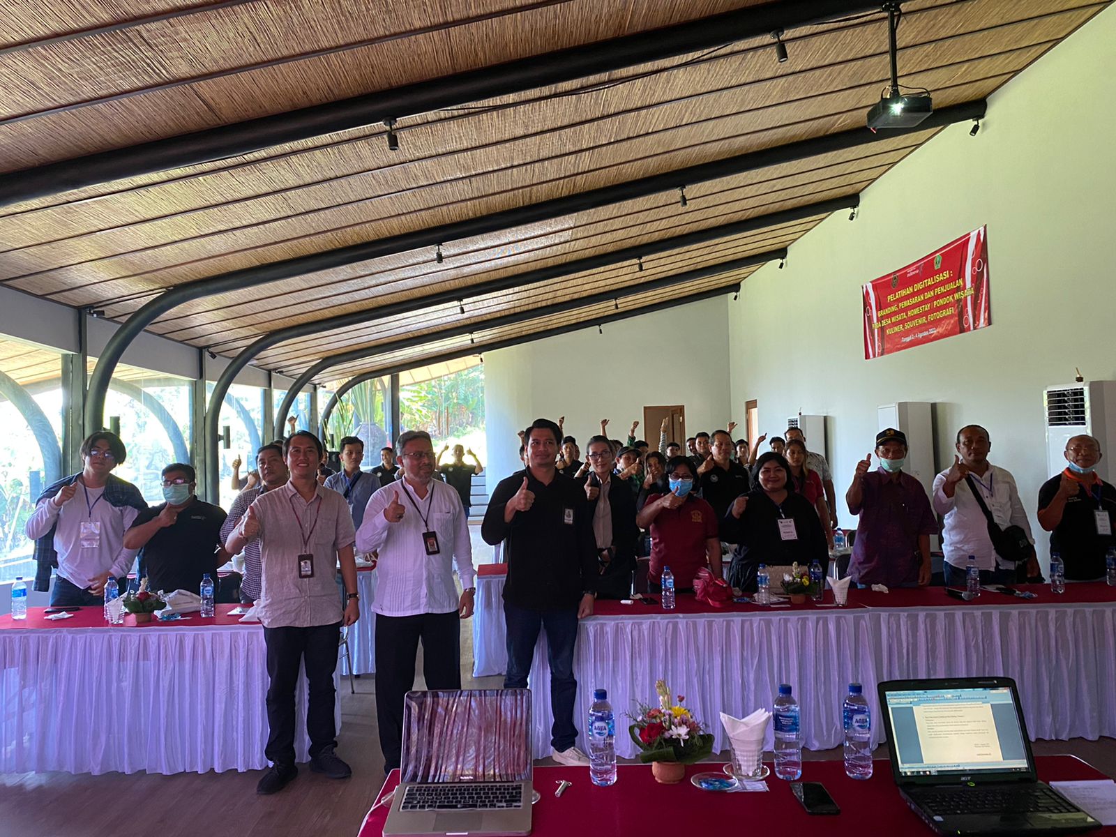 Pelatihan pemasaran digital dan bahasa promosi oleh Godevi