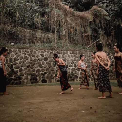 Mengenal Permainan Tradisional Metembing dan Sorog-sorogan di Desa Wisata Baha