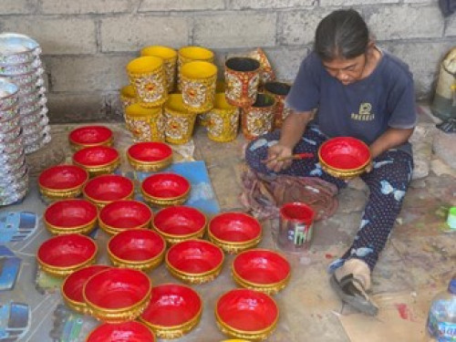 Perjalanan Kreativitas Desa Bresela dari Kerajinan Kayu Manual ke Fiber Modern